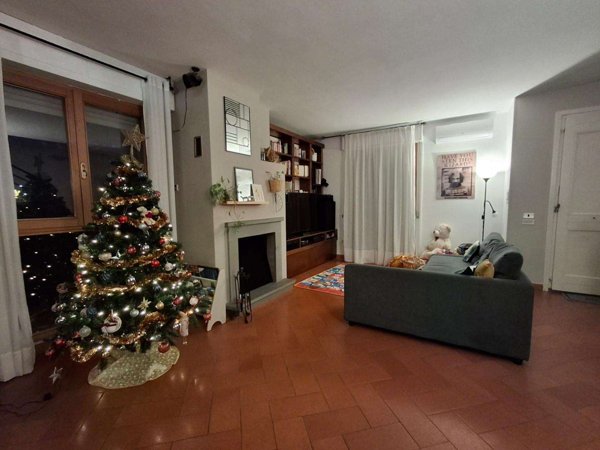 intera palazzina in vendita a Vinci in zona Sovigliana