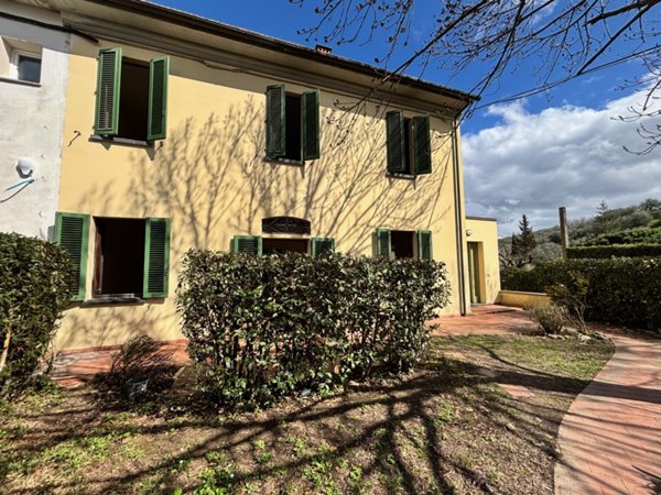 casa indipendente in vendita a Vinci in zona Piccaratico
