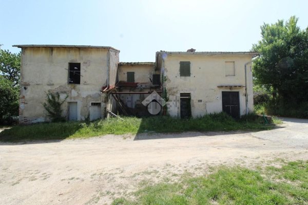 casa indipendente in vendita a Vinci in zona Toiano