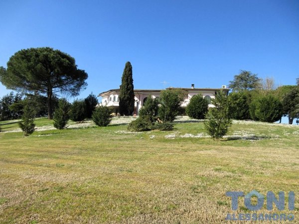 casa indipendente in vendita a Vinci