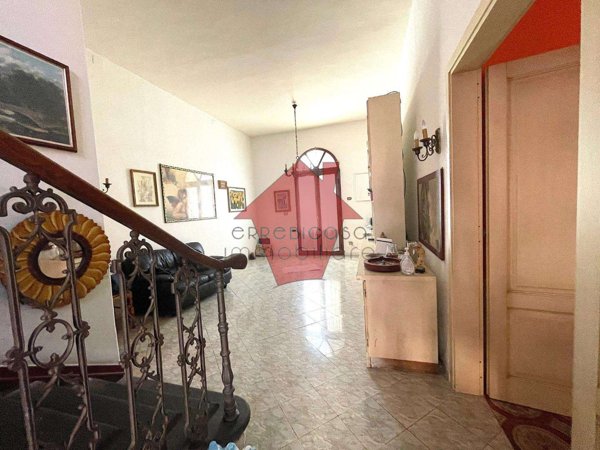 intera palazzina in vendita a Vinci in zona Sovigliana