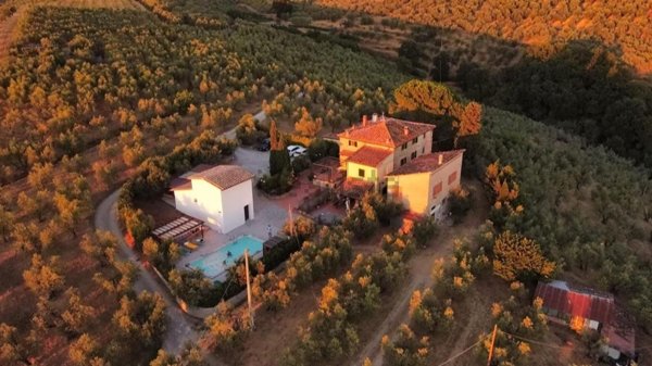 casa indipendente in vendita a Vinci in zona Faltognano