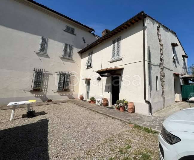 casa indipendente in vendita a Vinci in zona Toiano