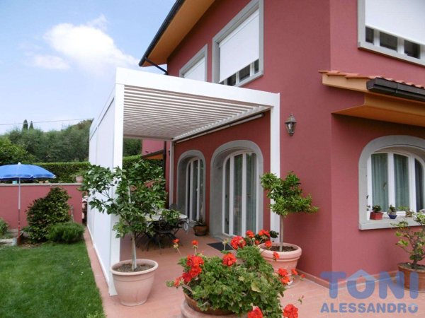 casa indipendente in vendita a Vinci