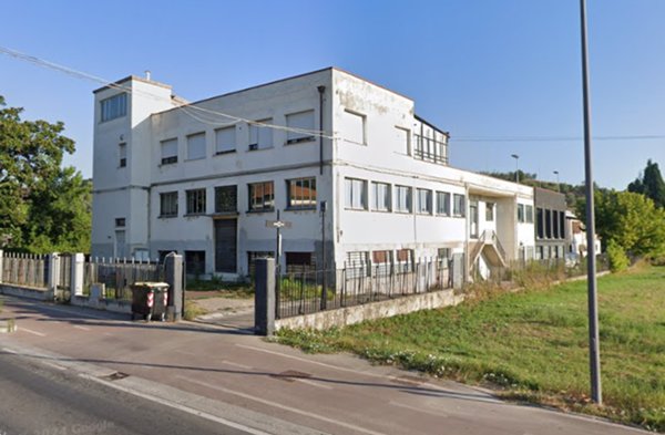 negozio in vendita a Vinci in zona Sovigliana