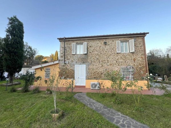 casa indipendente in vendita a Vinci