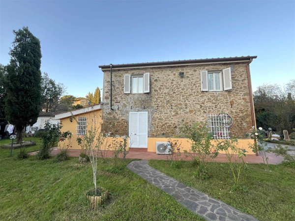 casa indipendente in vendita a Vinci