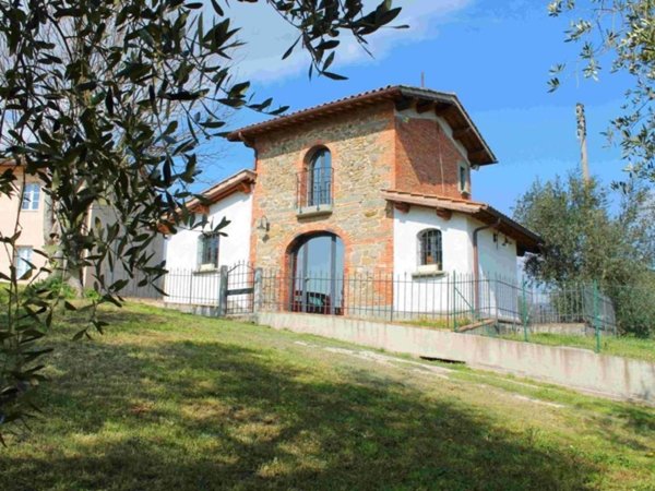 casa indipendente in vendita a Vinci