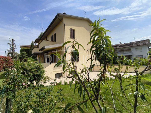 casa indipendente in vendita a Vinci