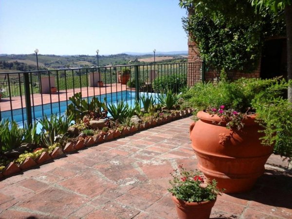 casa indipendente in vendita a Vinci