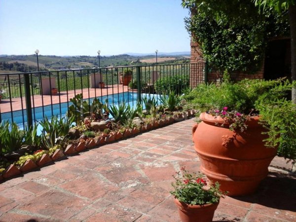 casa indipendente in vendita a Vinci