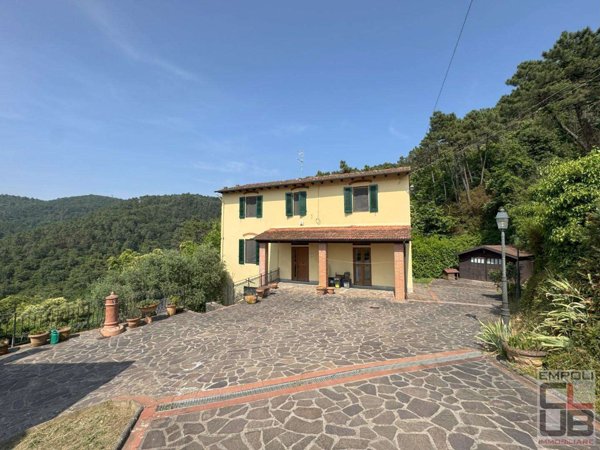 casa indipendente in vendita a Vinci in zona Santa Lucia