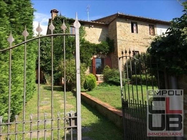 esavano in vendita a Vinci in zona Vitolini