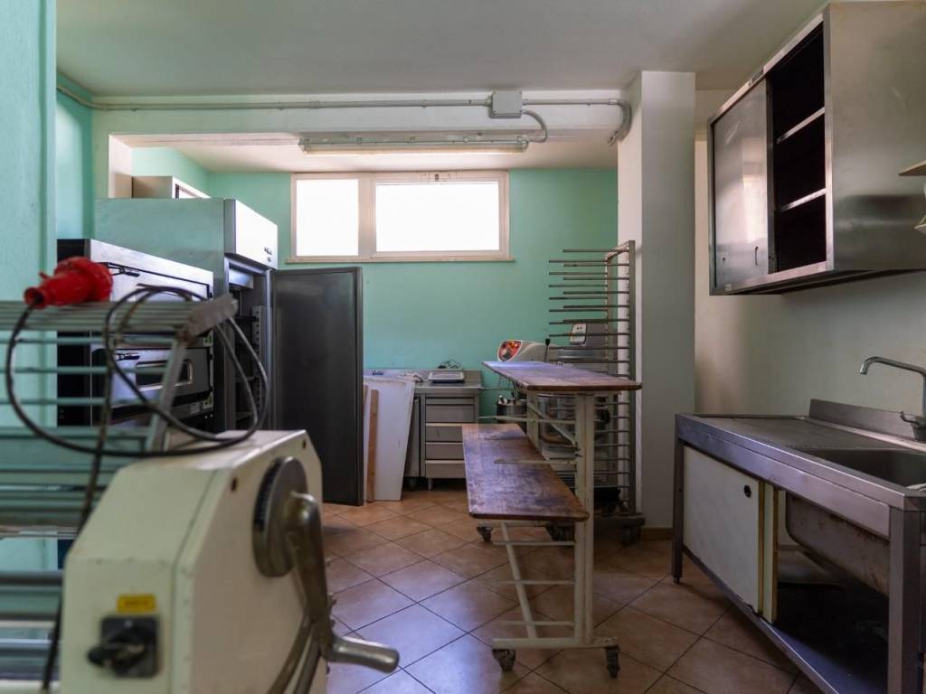 negozio in vendita a Vinci in zona Sovigliana