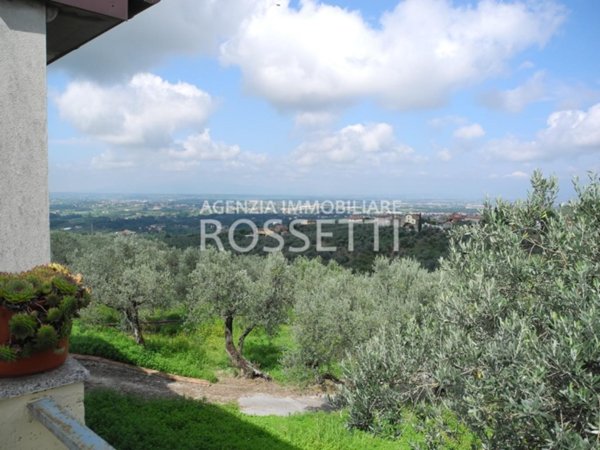 casa indipendente in vendita a Vinci