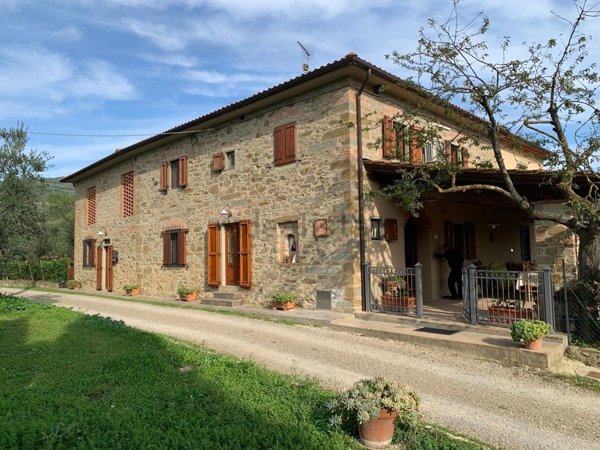 casale in vendita a Vinci