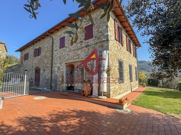 casa indipendente in vendita a Vinci