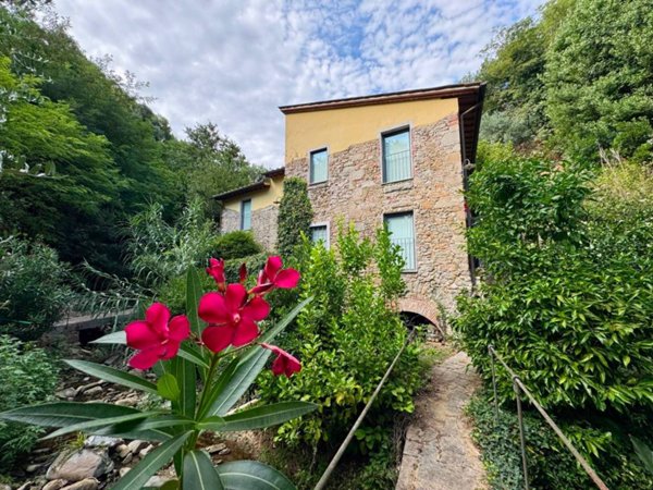 casa indipendente in vendita a Vinci