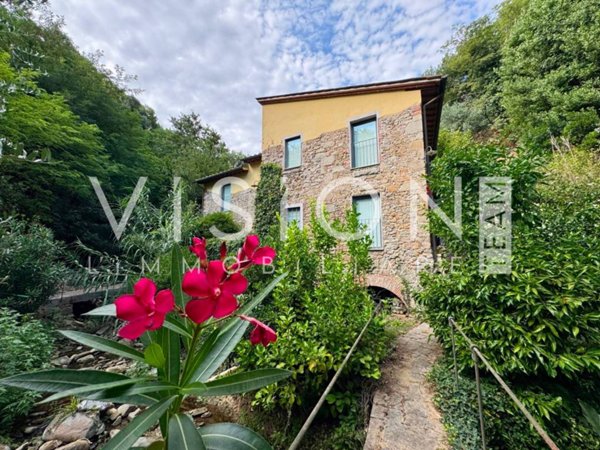 casa indipendente in vendita a Vinci