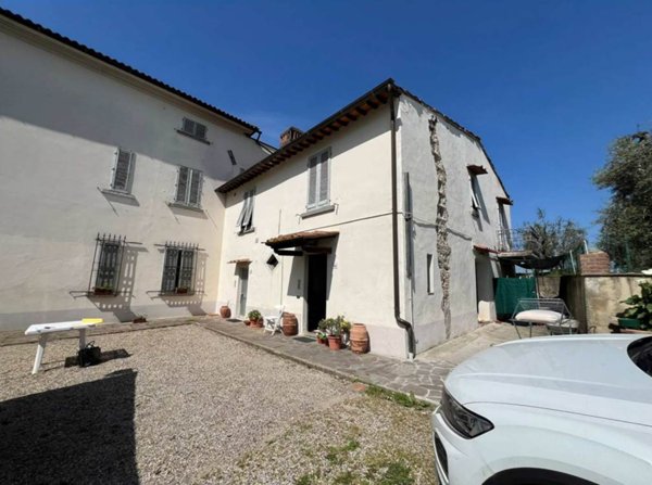 casa indipendente in vendita a Vinci in zona Toiano