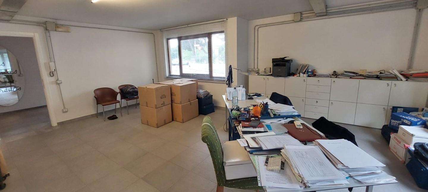 ufficio in vendita a Vinci in zona Sovigliana