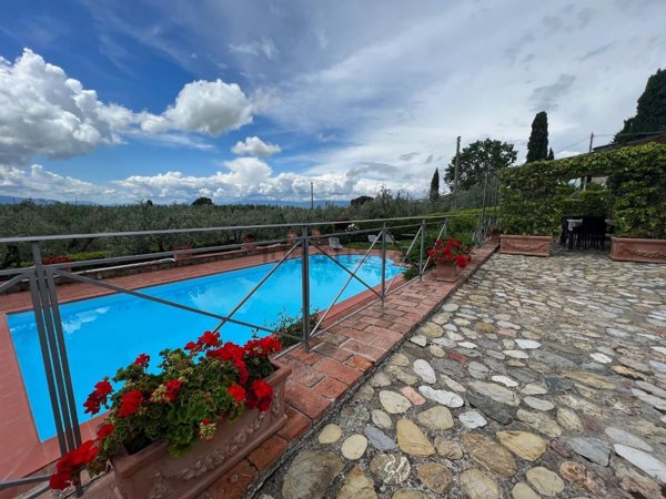 intera palazzina in vendita a Vinci in zona Faltognano