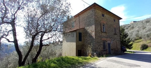 casa indipendente in vendita a Vinci