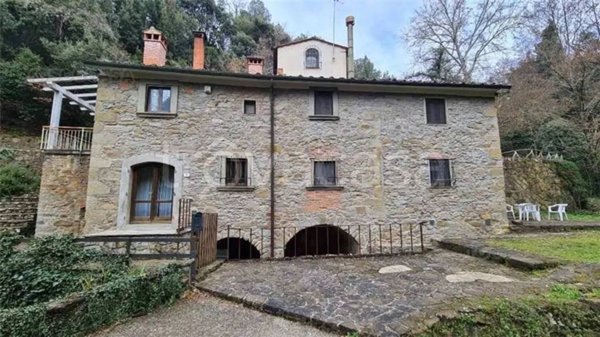 casale in vendita a Vinci
