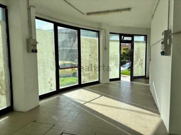 negozio in vendita a Vinci in zona Sovigliana