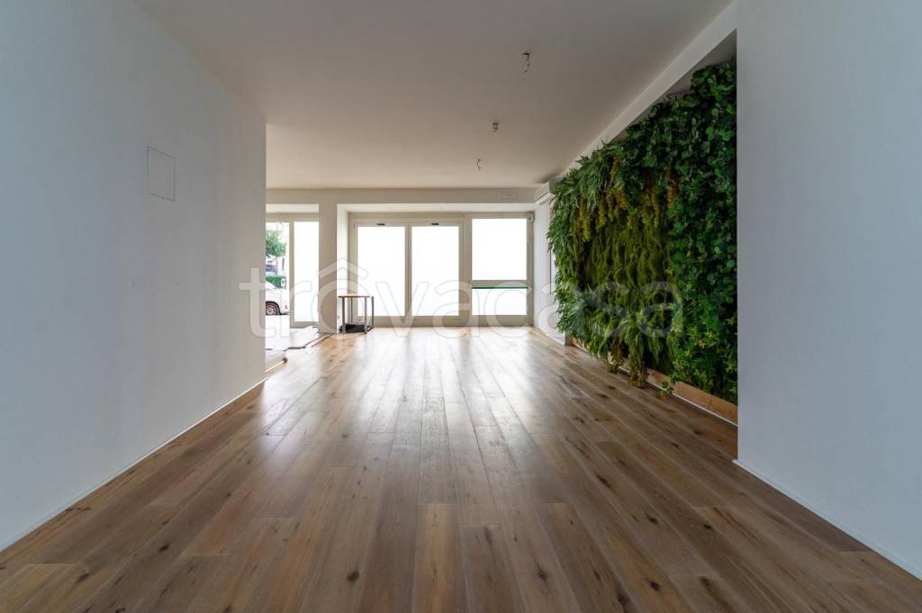 negozio in vendita a Vinci in zona Sovigliana