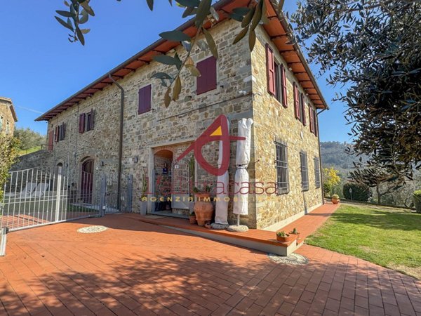 casa indipendente in vendita a Vinci