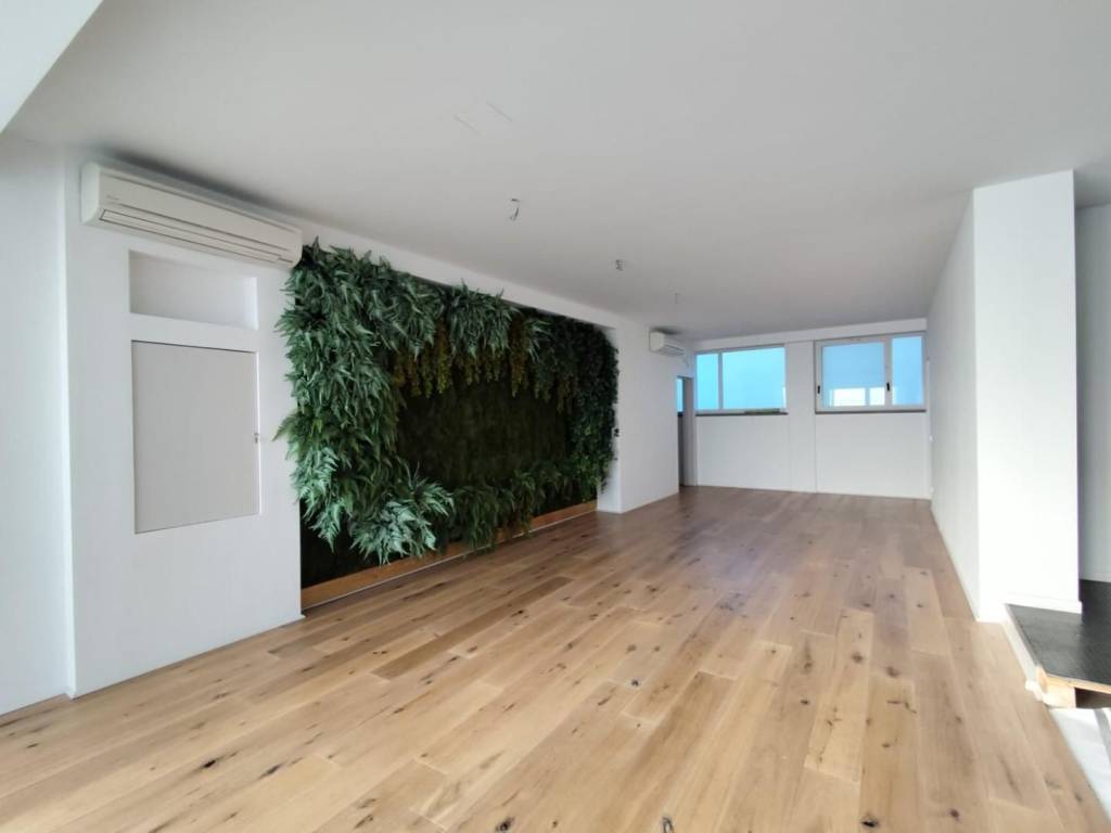 negozio in vendita a Vinci in zona Sovigliana