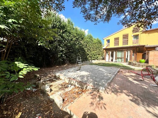 casa indipendente in vendita a Vinci
