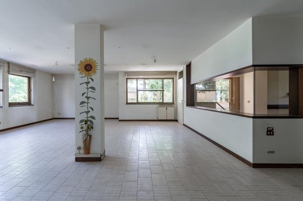 ufficio in vendita a Vinci in zona Sovigliana