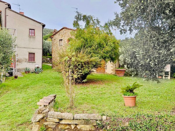 casa indipendente in vendita a Vinci