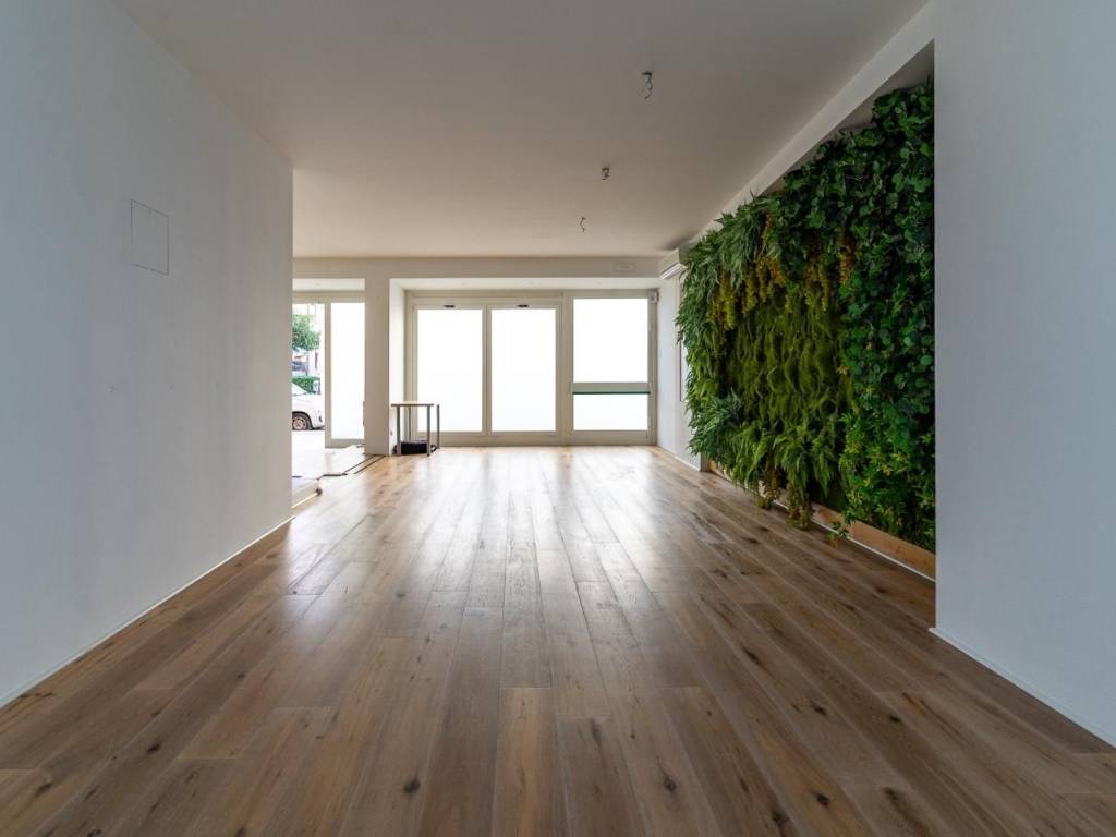 negozio in vendita a Vinci in zona Sovigliana