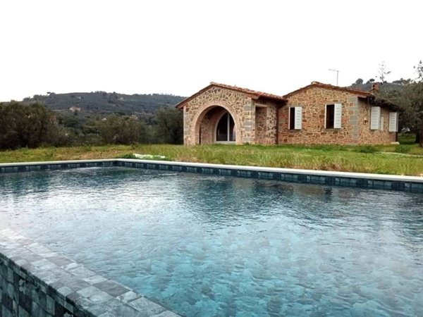 casa indipendente in vendita a Vinci