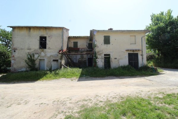 casa indipendente in vendita a Vinci in zona Toiano