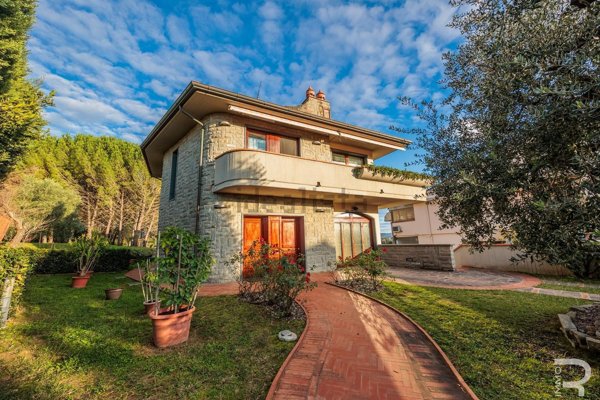 casa indipendente in vendita a Vinci