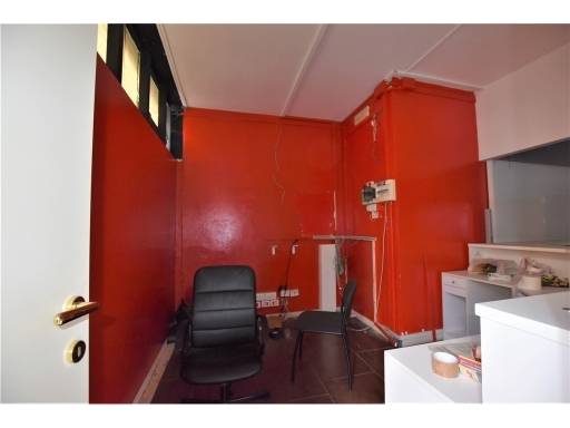 negozio in vendita a Vinci in zona Sovigliana