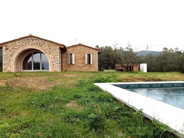 casa indipendente in vendita a Vinci