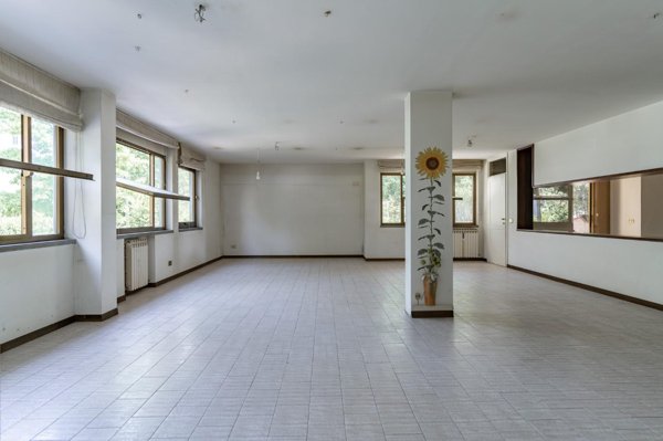 ufficio in vendita a Vinci in zona Sovigliana