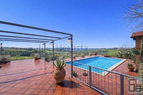 casa indipendente in vendita a Vinci