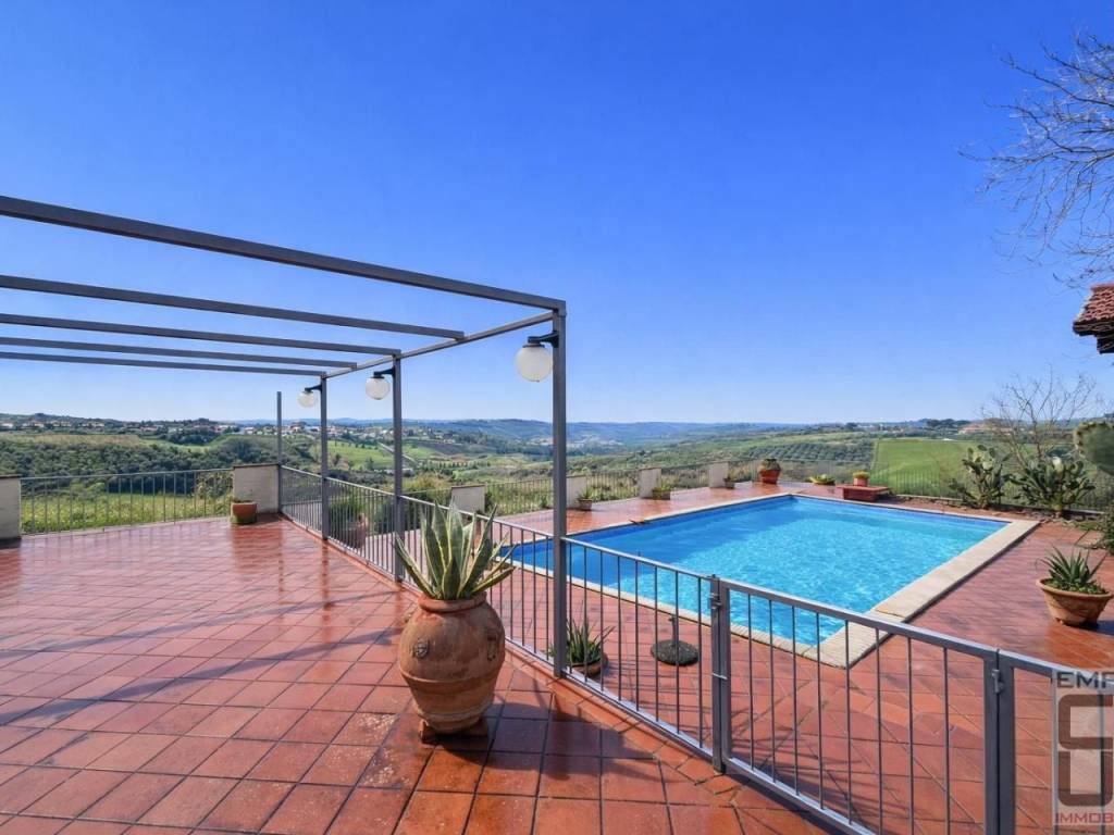 casa indipendente in vendita a Vinci