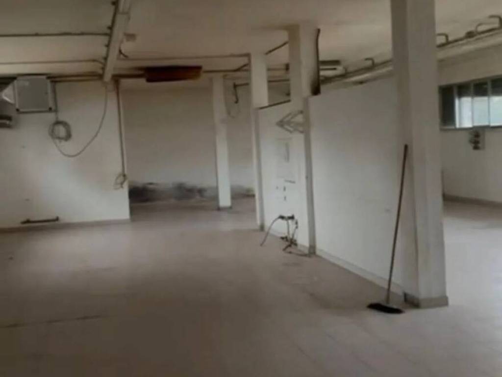 negozio in vendita a Vinci in zona Sovigliana