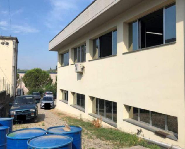 locale commerciale in vendita a Vinci