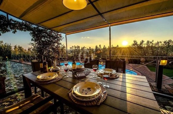 casa indipendente in vendita a Vinci