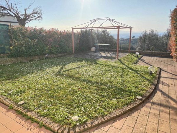 casa indipendente in vendita a Vinci in zona Vitolini