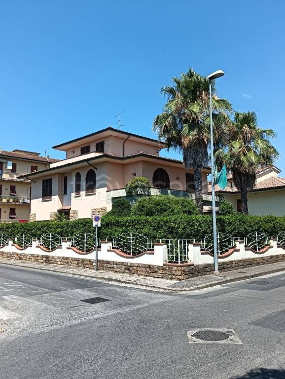 casa indipendente in vendita a Vinci