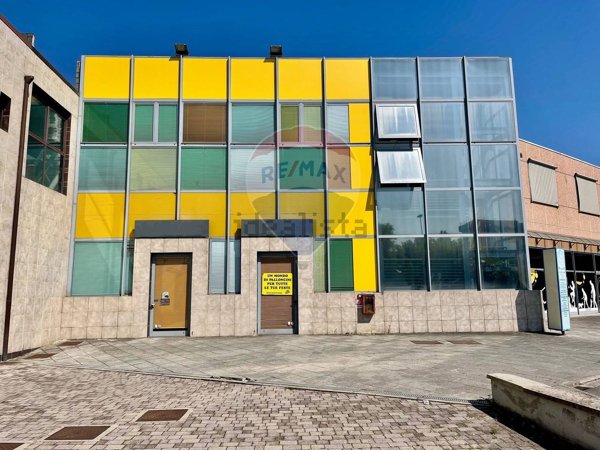 locale commerciale in vendita a Vinci in zona Sovigliana